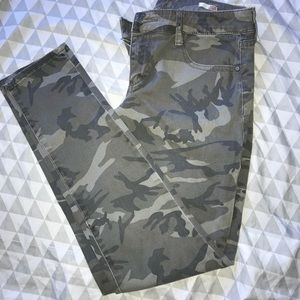 Camo skinny jeans
